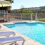 Hotel Logis Et Restaurant La Bombardiere 3*