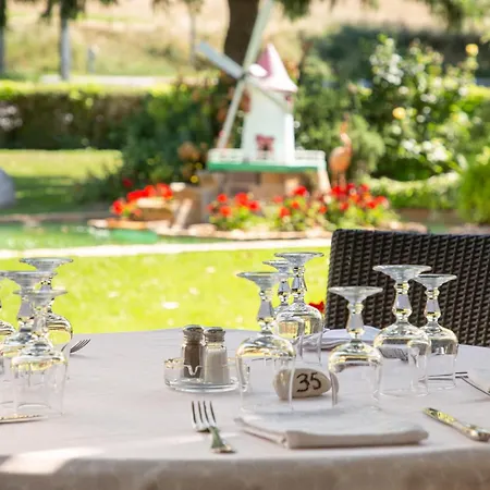 Logis Et Restaurant La Bombardiere Hotel