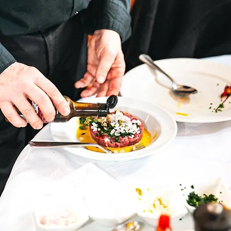 מלון Logis Et Restaurant La Bombardiere