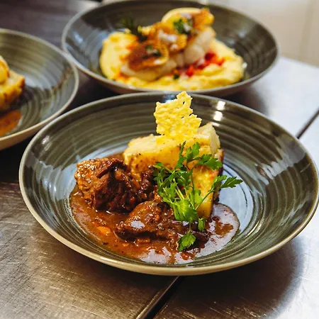 Logis Et Restaurant La Bombardiere מלון 3*