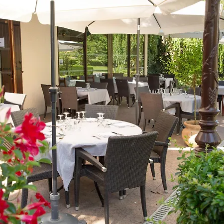 Logis Et Restaurant La Bombardiere 호텔 3*