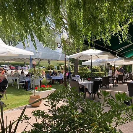 מלון Logis Et Restaurant La Bombardiere 3*