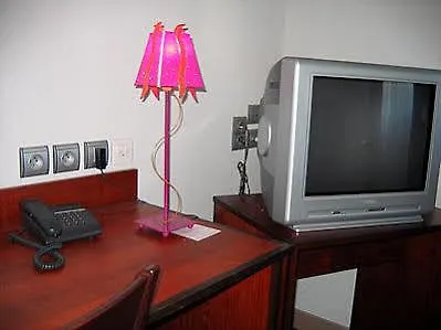 Logis Et Restaurant La Bombardiere מלון