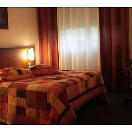 מלון Logis Et Restaurant La Bombardiere Cuq-Toulza